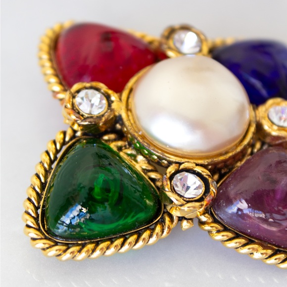 Chanel 1990s Gold Plated Gripoix Glass Pearl Multicolor Collection 23 Brooch - Picture 3 of 8